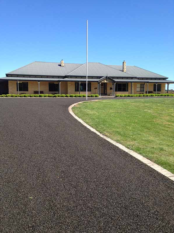 This is a photo of an asphalt driveway which has been installed by Springbrook Asphalt & Bitumen Surfacing